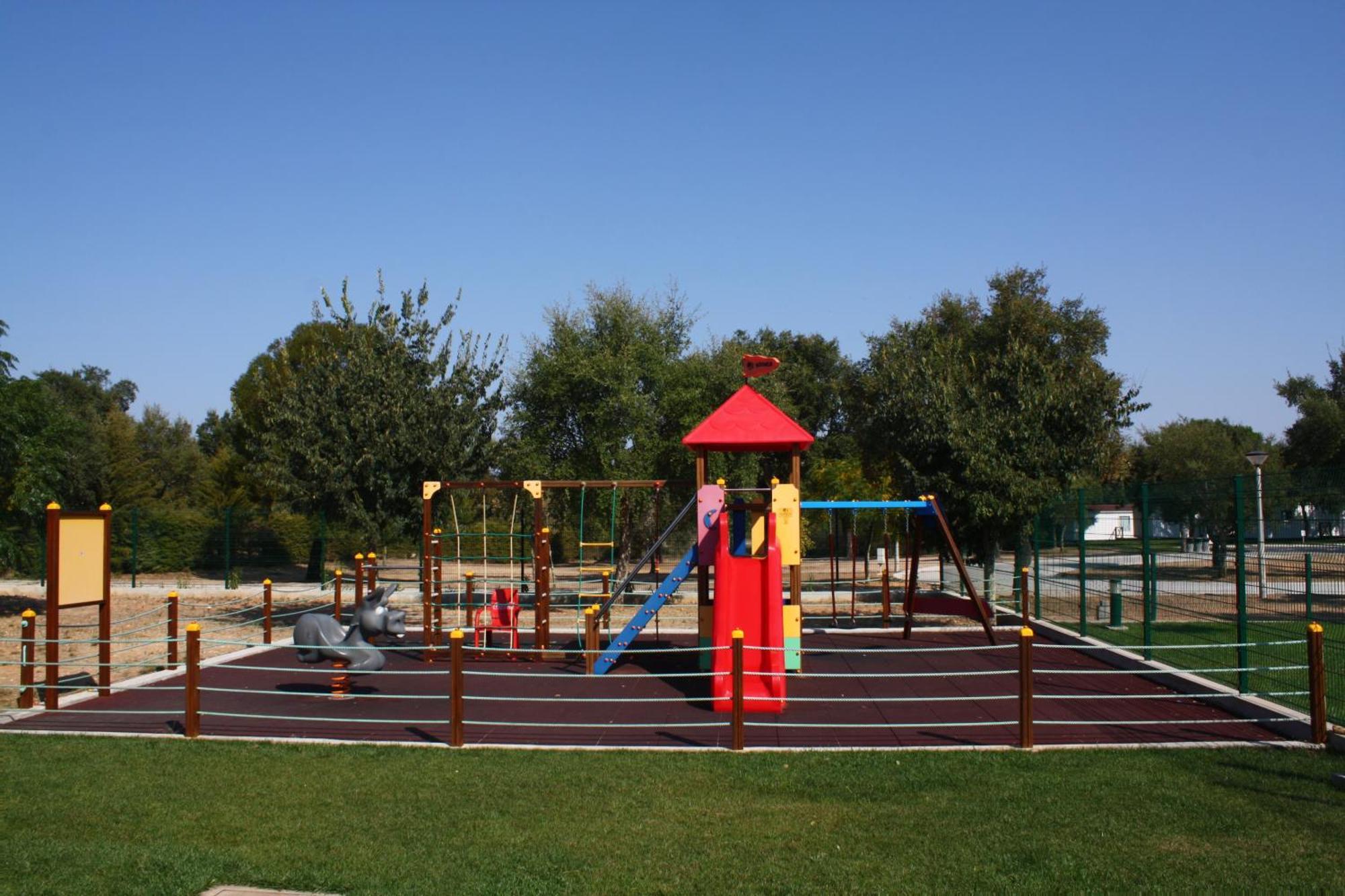 Parque De Campismo Orbitur Montargil Hotel Екстериор снимка